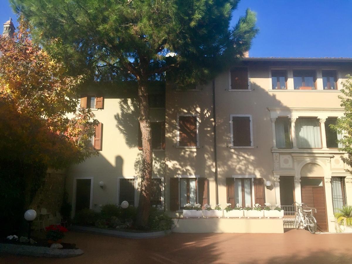 Marie Rose Luxury B&B & Apartment Desenzano del Garda Luaran gambar